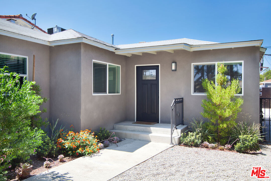 10845 Jefferson Boulevard Culver City, CA 90230 - Photo 4 of 48 a front view of a house with a yard