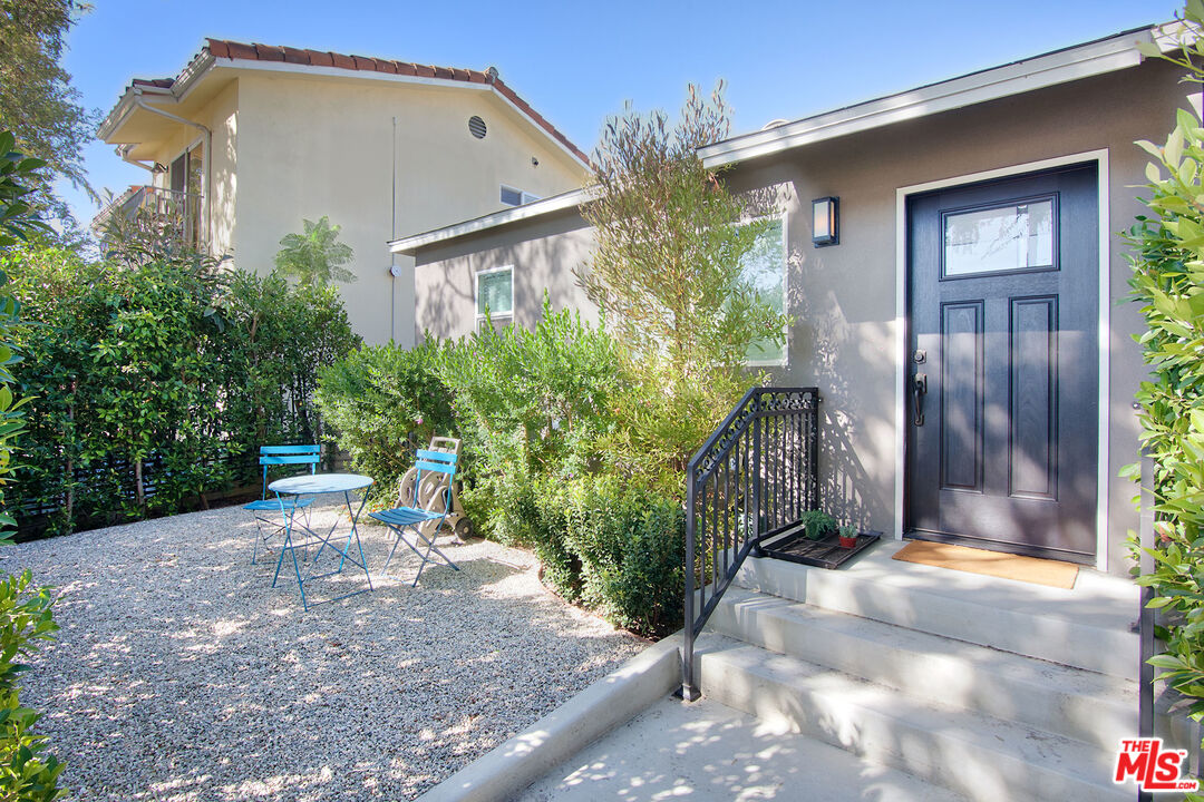 10845 Jefferson Boulevard Culver City, CA 90230 - Photo 42 of 48 a view of a back yard of the house