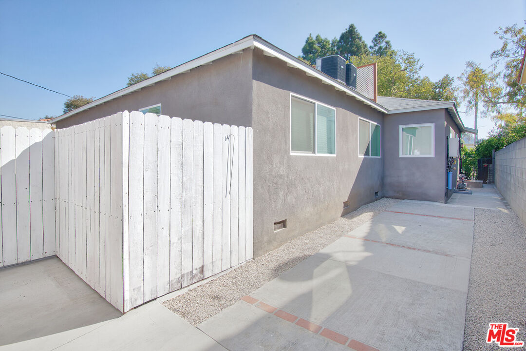 10845 Jefferson Boulevard Culver City, CA 90230 - Photo 46 of 48 a view of a house with a backyard