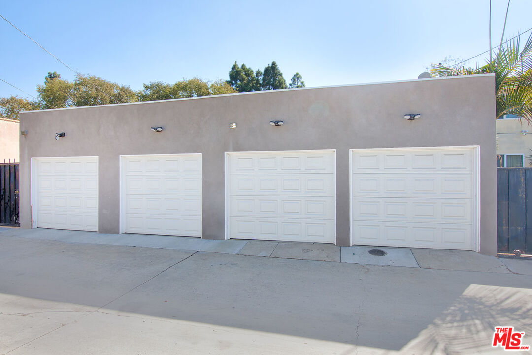 10845 Jefferson Boulevard Culver City, CA 90230 - Photo 48 of 48 front view of a house