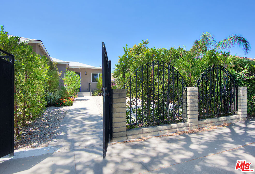 10845 Jefferson Boulevard Culver City, CA 90230 - Photo 5 of 48 a view of a house with a yard and potted plants