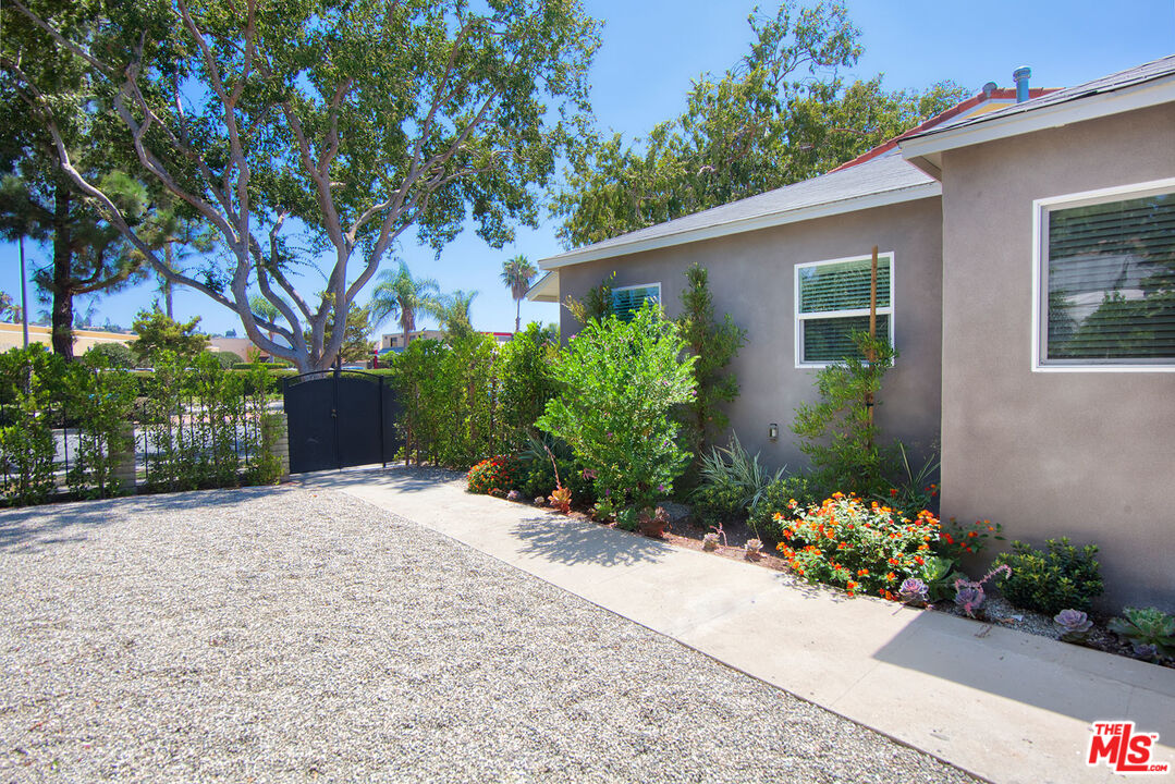 10845 Jefferson Boulevard Culver City, CA 90230 - Photo 7 of 48 front view of a house with a yard