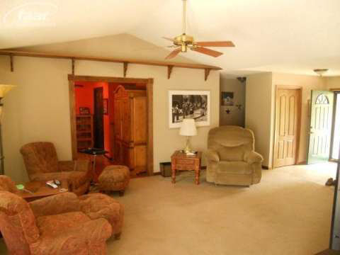 6690 Oak Road Vassar, MI 48768 - Photo 5 of 10 20366020-4.JPG