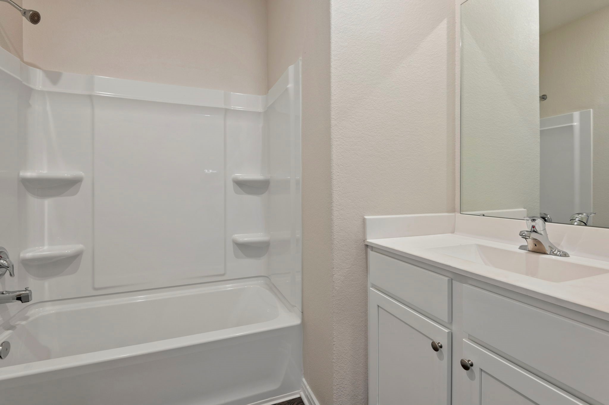 10351 Red Cardinal Drive Cleveland, TX 77328 - Photo 13 of 25 a bathroom with a bathtub and a sink