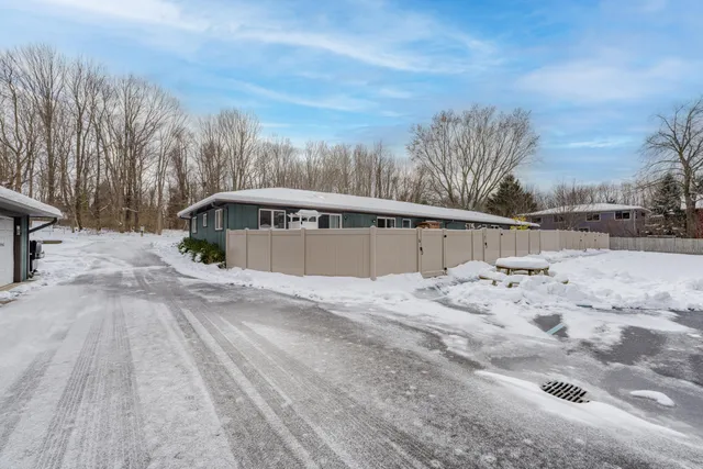 $350,000 | 424 Fremont Street, Unit 6, Douglas, MI 49406