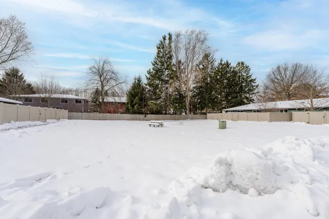 $350,000 | 424 Fremont Street, Unit 6, Douglas, MI 49406