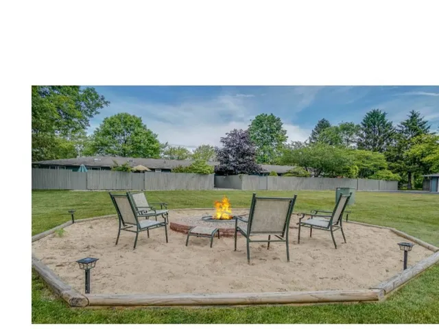 $350,000 | 424 Fremont Street, Unit 6, Douglas, MI 49406