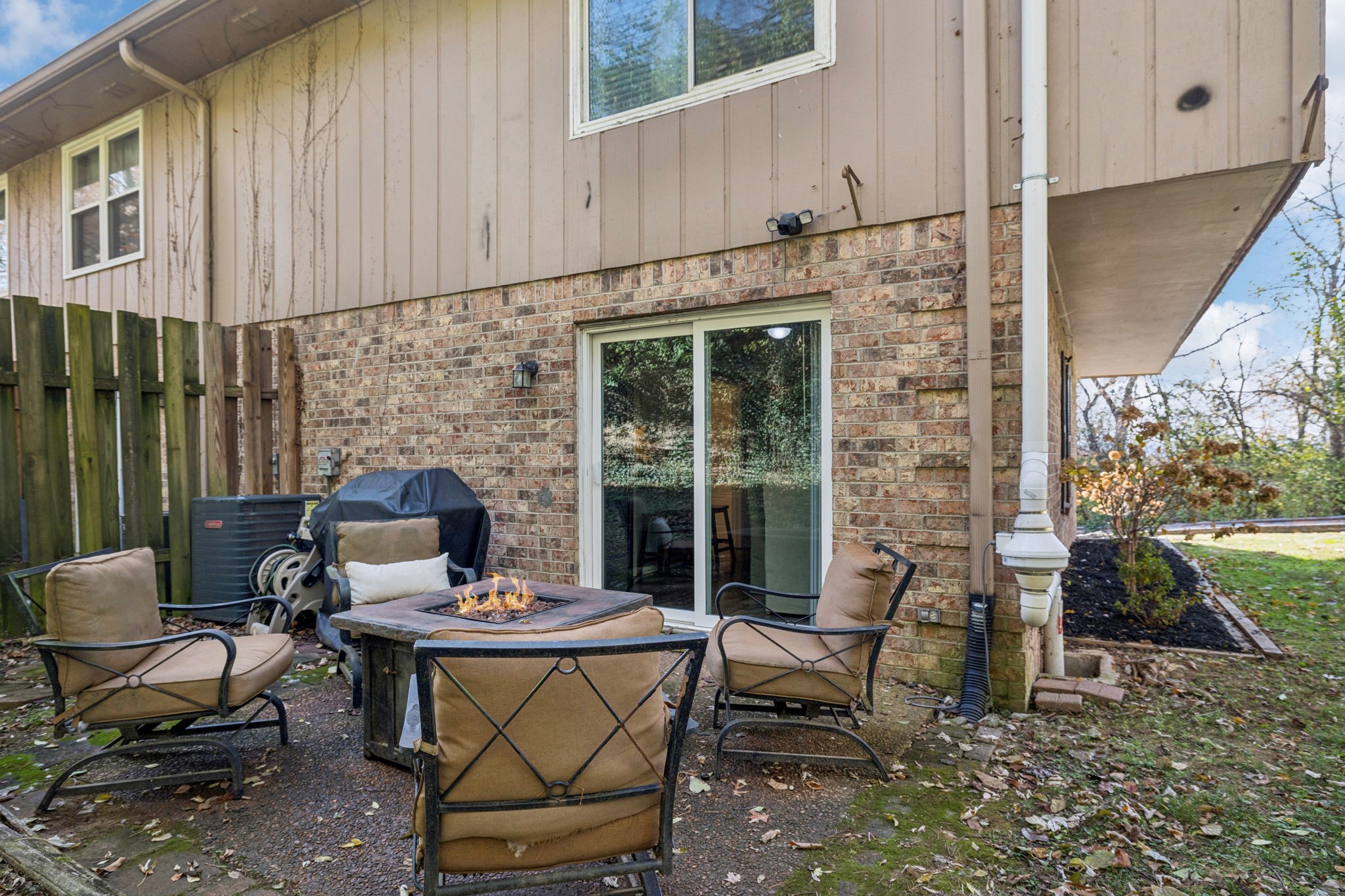 110 Bellevue Road, Unit 12 Nashville, TN 37221 - Photo 25 of 25 a living room with patio furniture