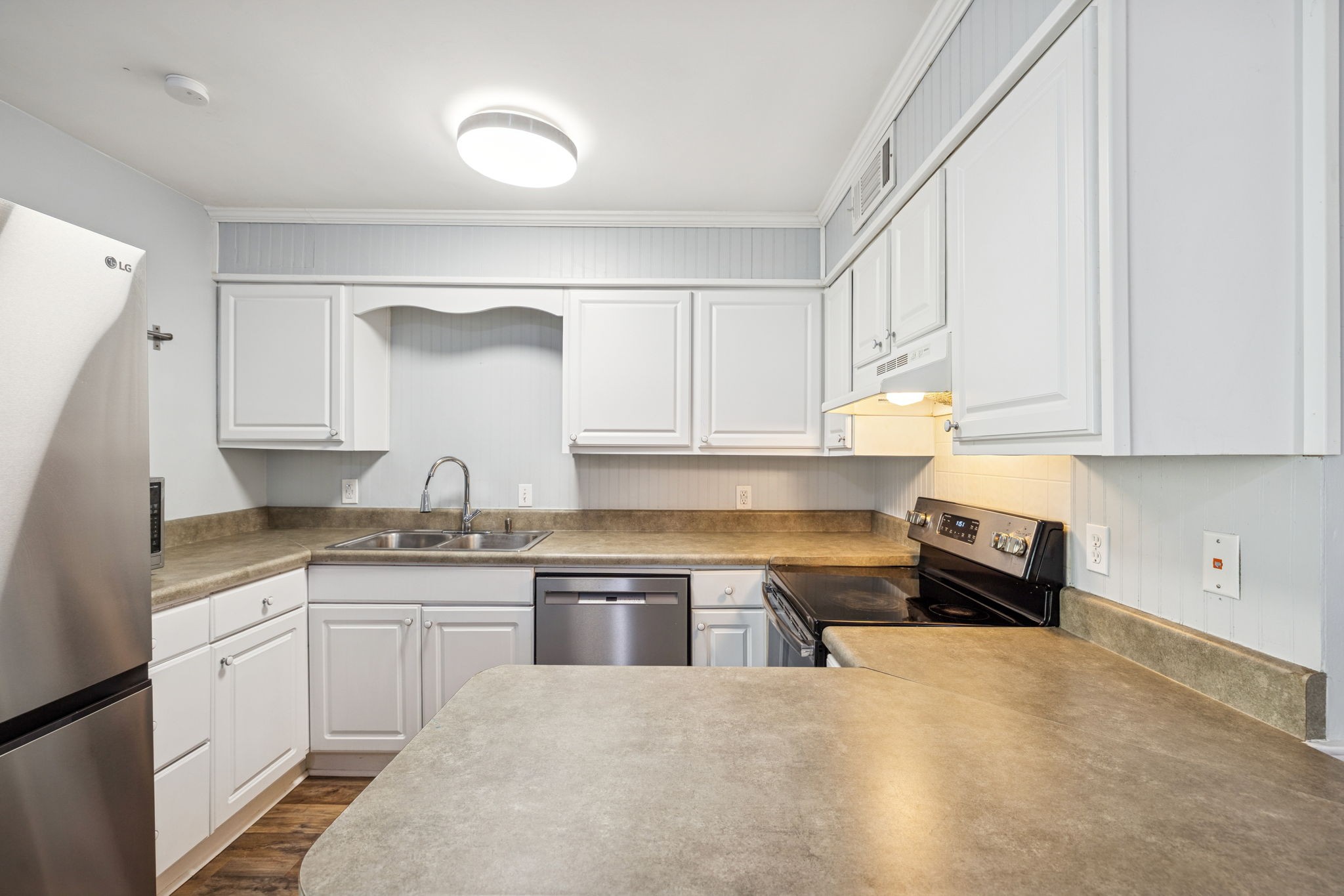 110 Bellevue Road, Unit 12 Nashville, TN 37221 - Photo 10 of 25 a kitchen with granite countertop a sink and cabinets