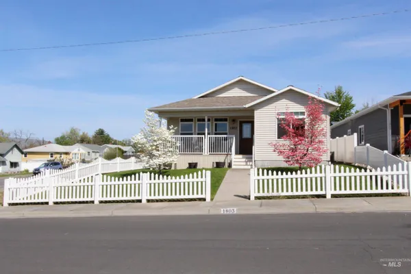 $325,000 | 1803 16th Street, Lewiston, ID 83501