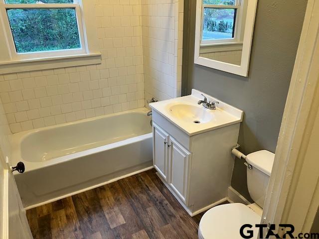 460 Pine Street Frankston, TX 75763 - Photo 8 of 13 a bathroom with a sink a toilet a shower and a bathtub