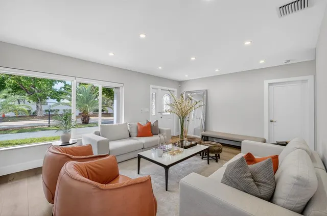 a way to rooms with wooden floor