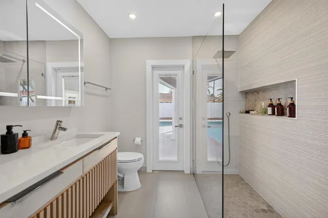 $1,795,000 | 5950 Northeast 28th Avenue, Fort Lauderdale, FL 33308