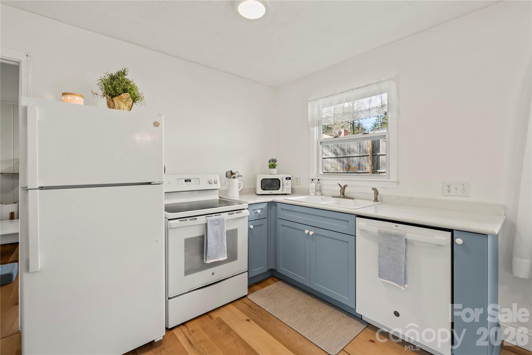 1501 Hebron Road Hendersonville, NC 28739 - Photo 7 of 24