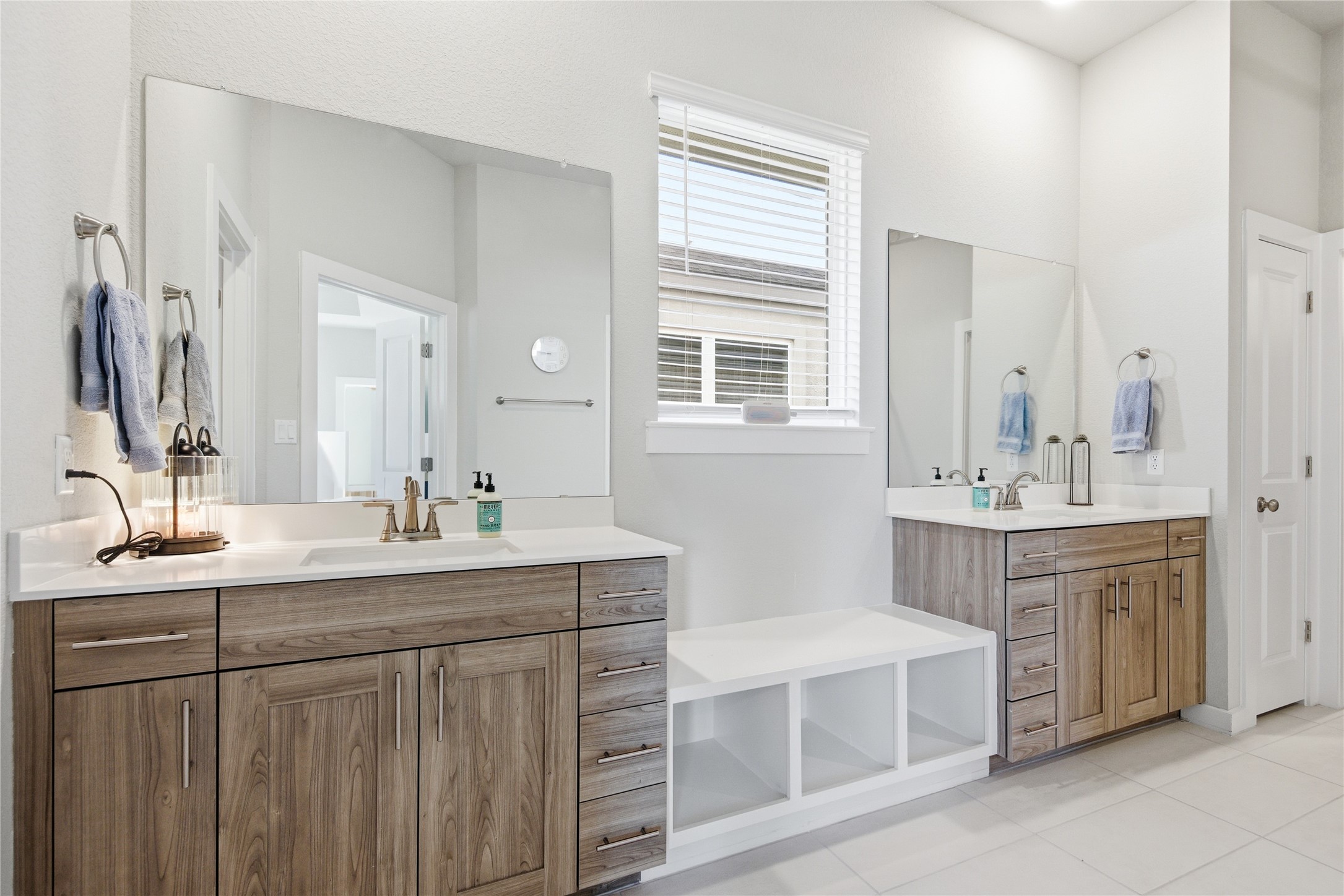 1008 Summer Glen Georgetown, TX 78628 - Photo 19 of 34 a bathroom with a double vanity sink mirror and bathtub