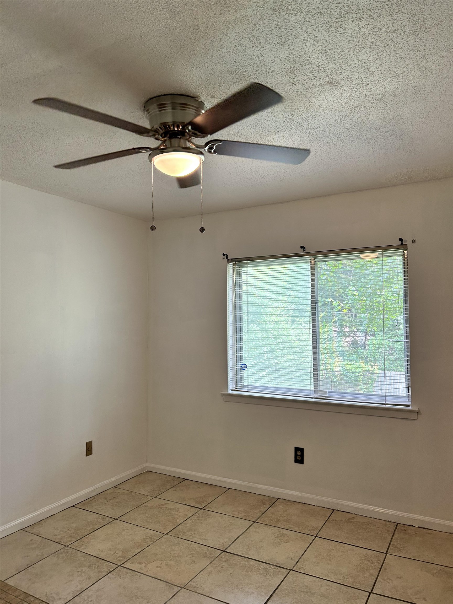 3082 Spring Hill Drive Memphis, TN 38127 - Photo 12 of 15 a view of an empty room with a window