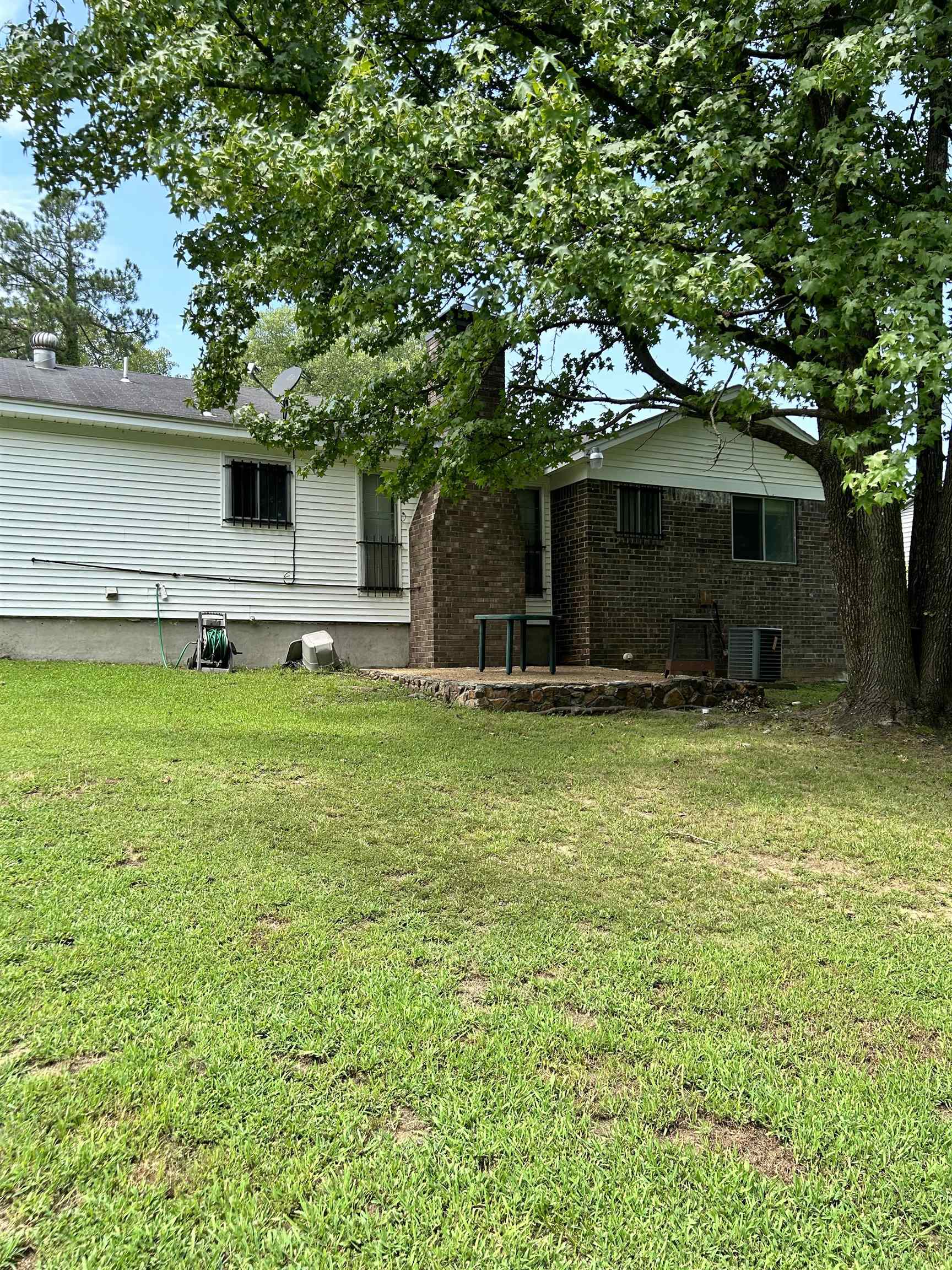 3082 Spring Hill Drive Memphis, TN 38127 - Photo 15 of 15 a front view of a house with a yard