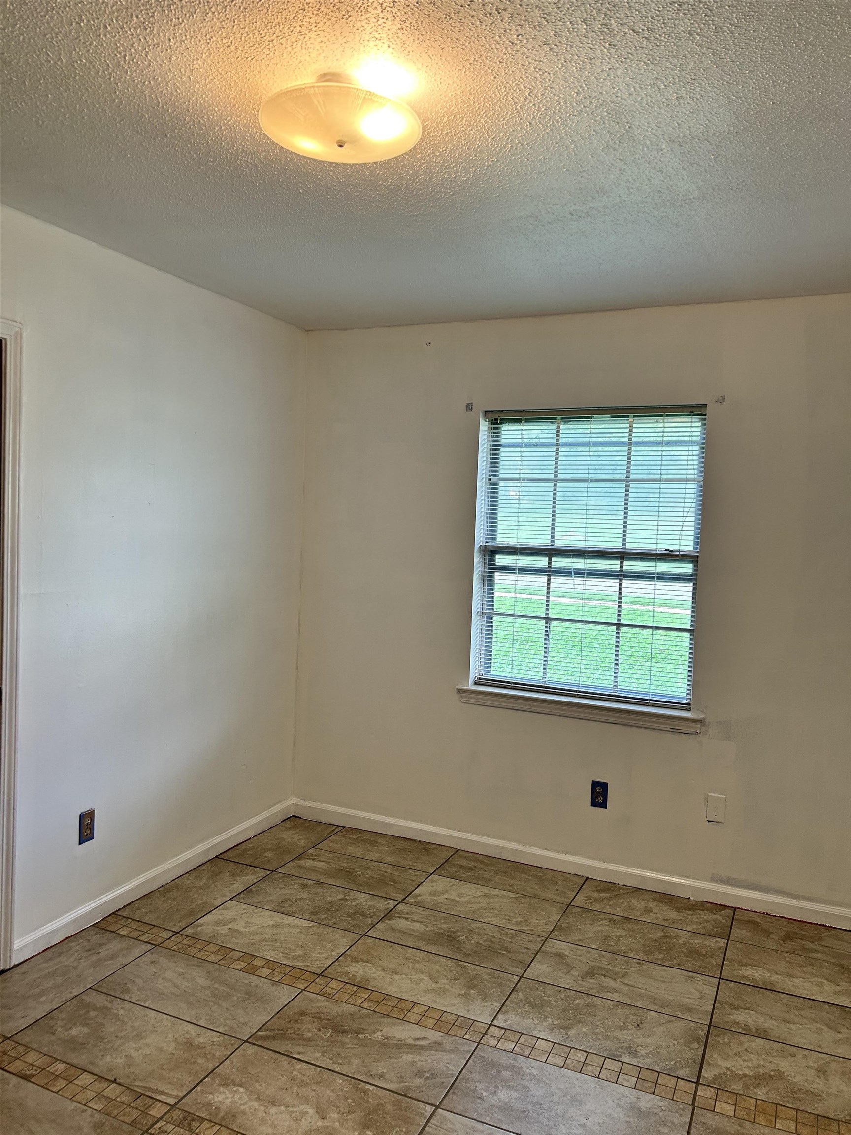 3082 Spring Hill Drive Memphis, TN 38127 - Photo 5 of 15 a view of a room with a window