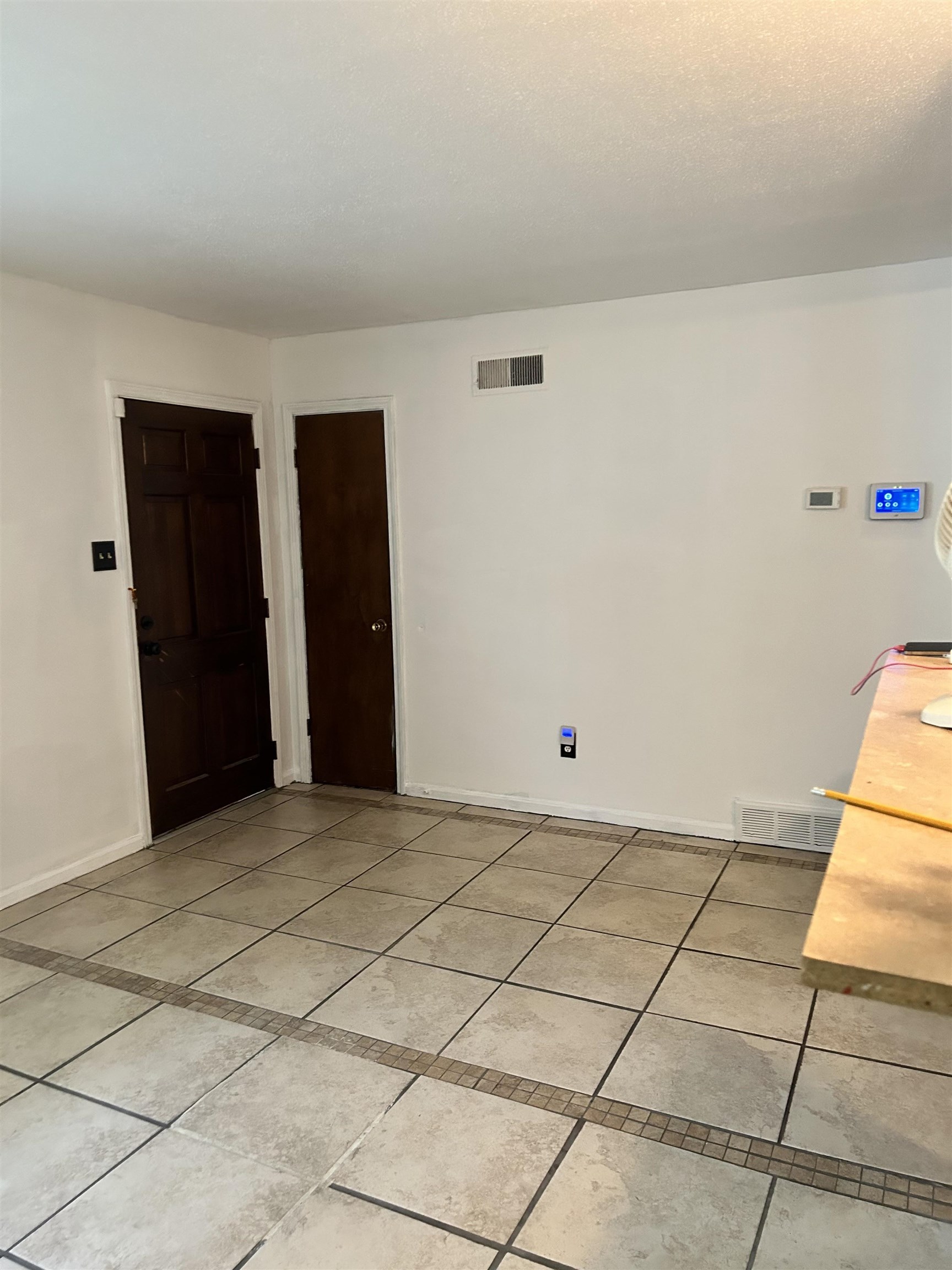 3082 Spring Hill Drive Memphis, TN 38127 - Photo 7 of 15 a view of a room with a hallway