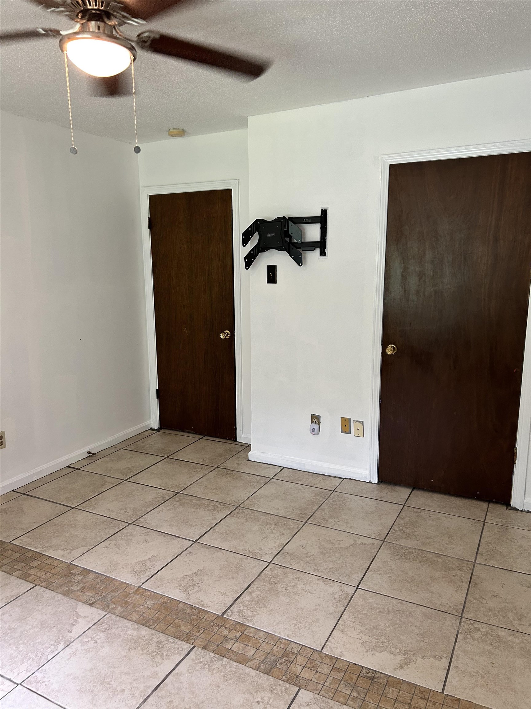 3082 Spring Hill Drive Memphis, TN 38127 - Photo 9 of 15 a view of a hallway with closet