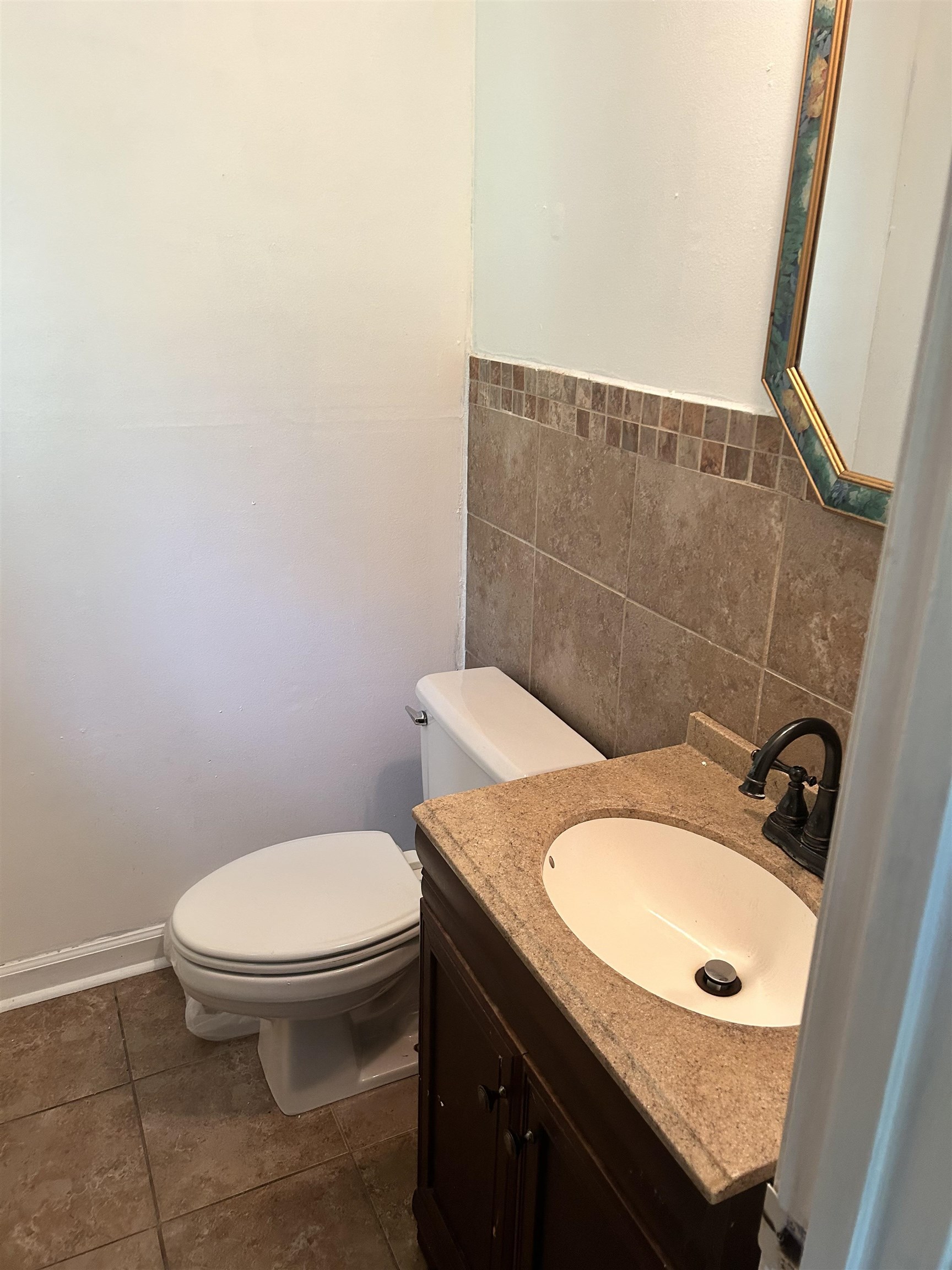 3082 Spring Hill Drive Memphis, TN 38127 - Photo 10 of 15 a bathroom with a toilet a sink and mirror