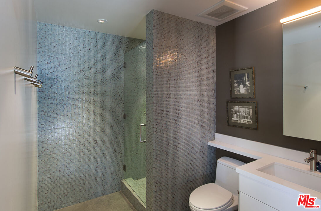 671 Latimer Road Santa Monica, CA 90402 - Photo 16 of 27 a bathroom with a toilet sink and shower