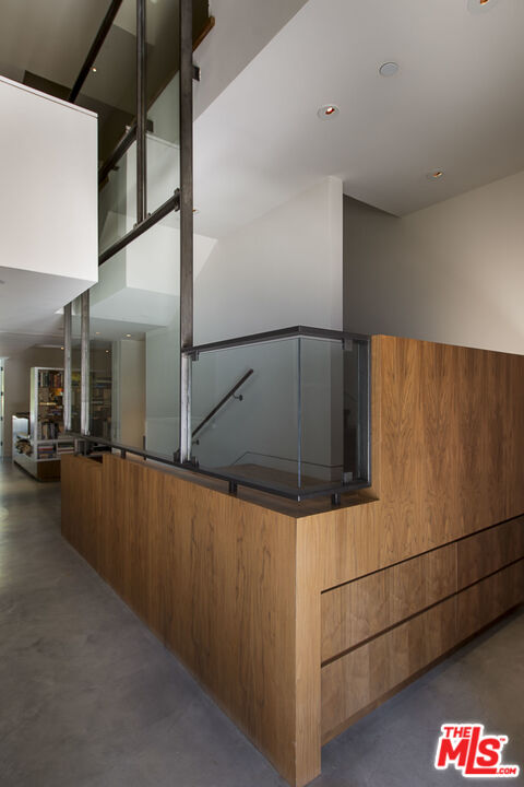 671 Latimer Road Santa Monica, CA 90402 - Photo 18 of 27 a view of entryway