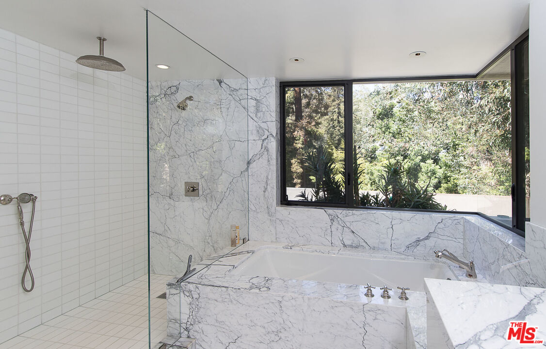 671 Latimer Road Santa Monica, CA 90402 - Photo 23 of 27 a bathroom with a bathtub and shower