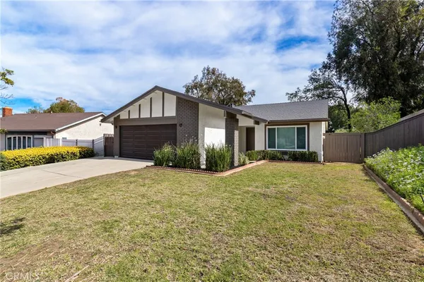 $725,000 | 2443 Emerson Circle, Corona, CA 92882