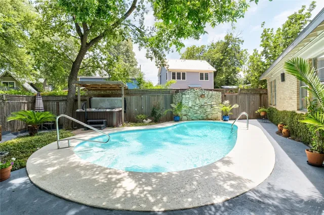 $960,000 | 2301 Del Curto Road, Austin, TX 78704