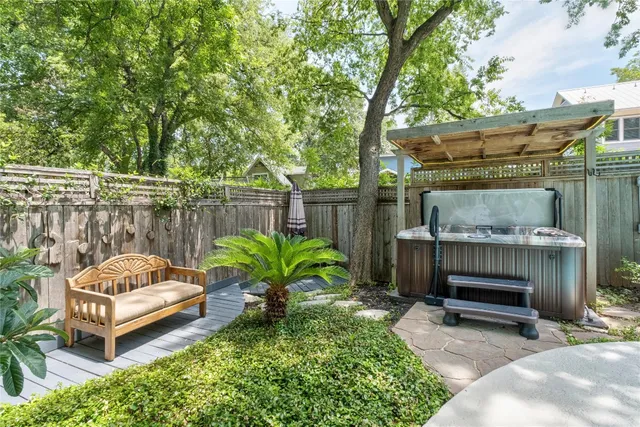 $960,000 | 2301 Del Curto Road, Austin, TX 78704