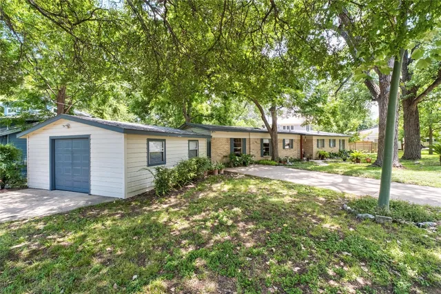 $960,000 | 2301 Del Curto Road, Austin, TX 78704