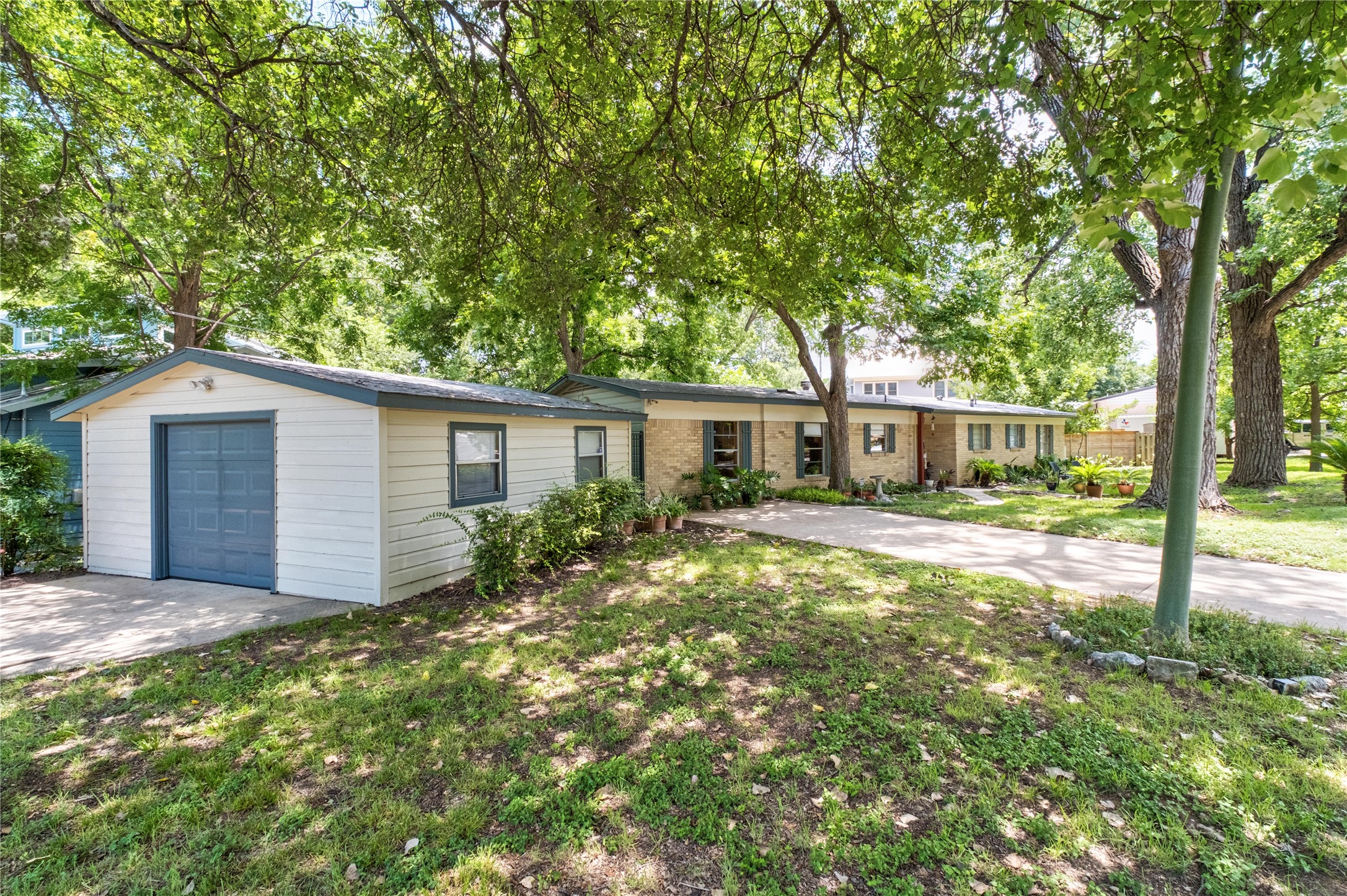 2301 Del Curto Road Austin, TX 78704 - Photo 4 of 33 a view of a house with backyard and a tree