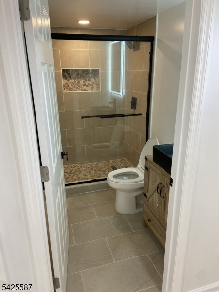 271 Valley Road Clark, NJ 07066 - Photo 3 of 16