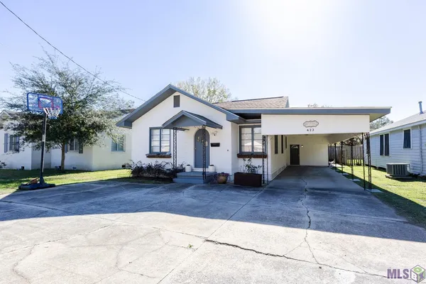 $250,000 | 423 Avenue East, Port Allen, LA 70767