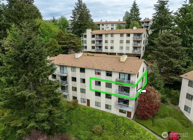 $330,000 | 1220 Southwest 132nd Lane, Unit 523, Burien, WA 98146