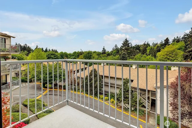 $330,000 | 1220 Southwest 132nd Lane, Unit 523, Burien, WA 98146