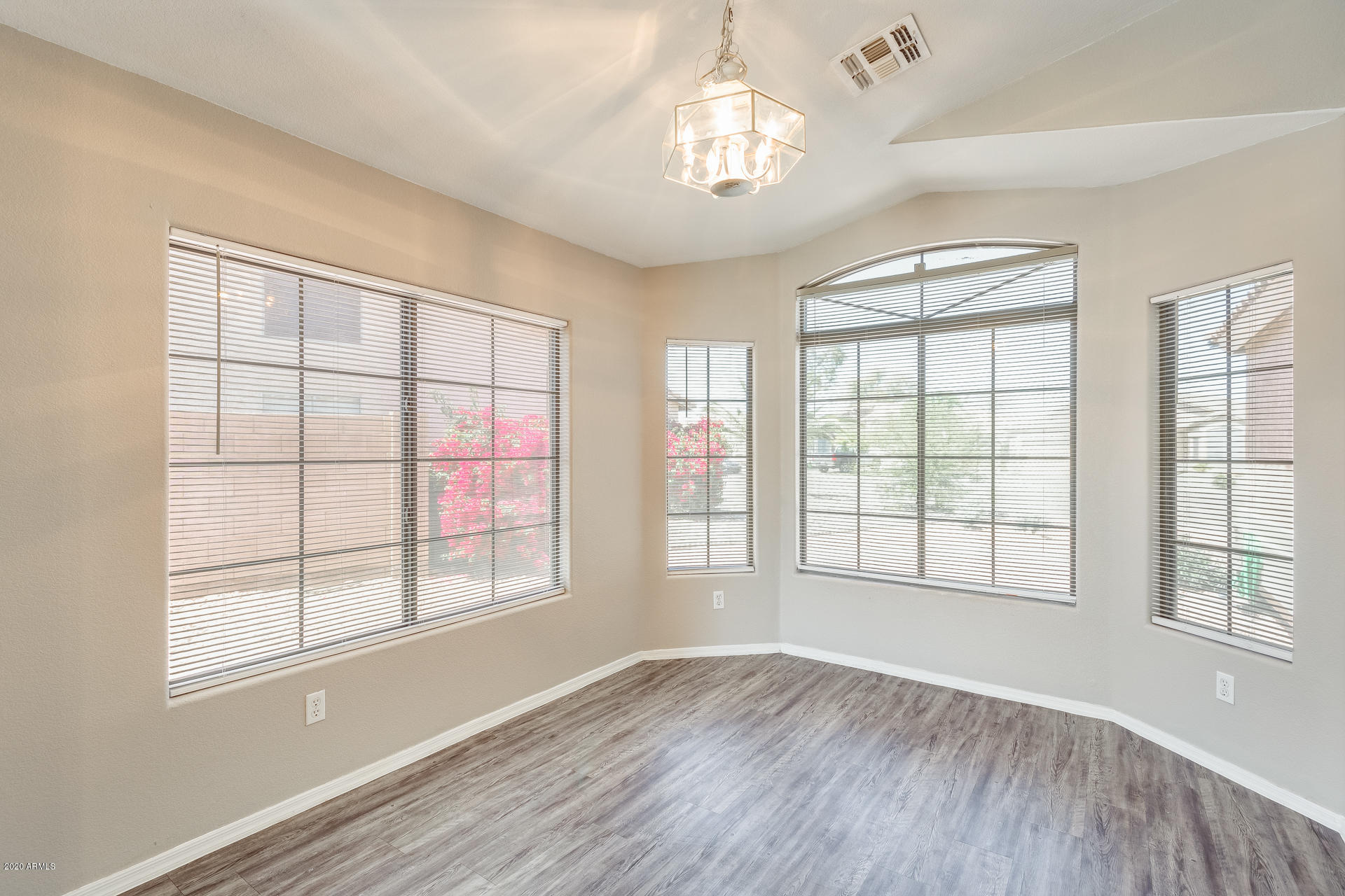 6427 West Crown King Road Phoenix, AZ 85043 - Photo 14 of 33 Gallery Image 14