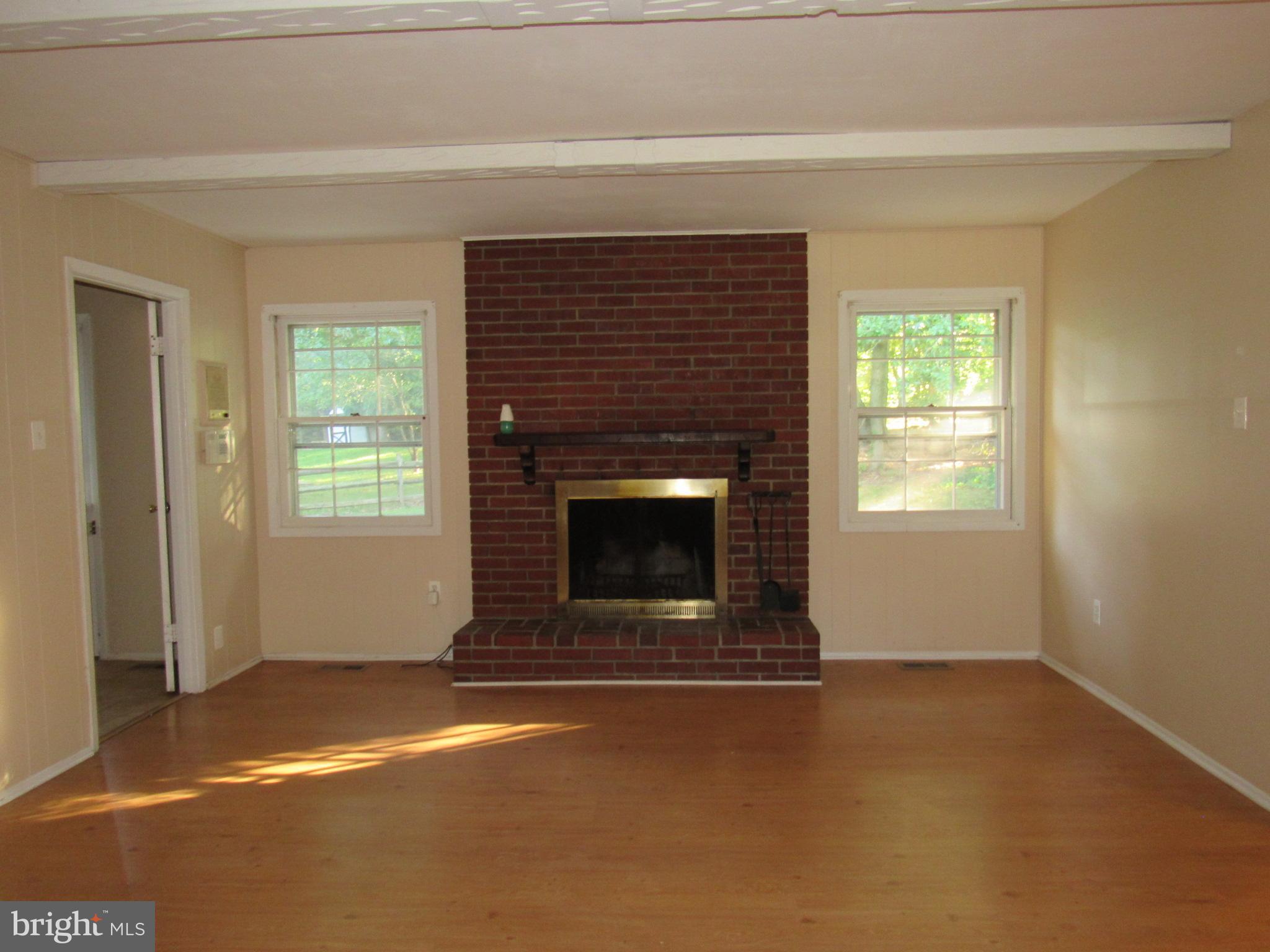 12602 Ivory Pass Laurel, MD 20708 - Photo 15 of 30 Living Room