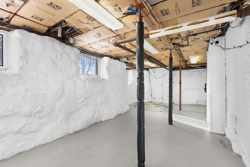 129 High Street Reading, MA 01867 - Photo 27 of 41 a view of small space