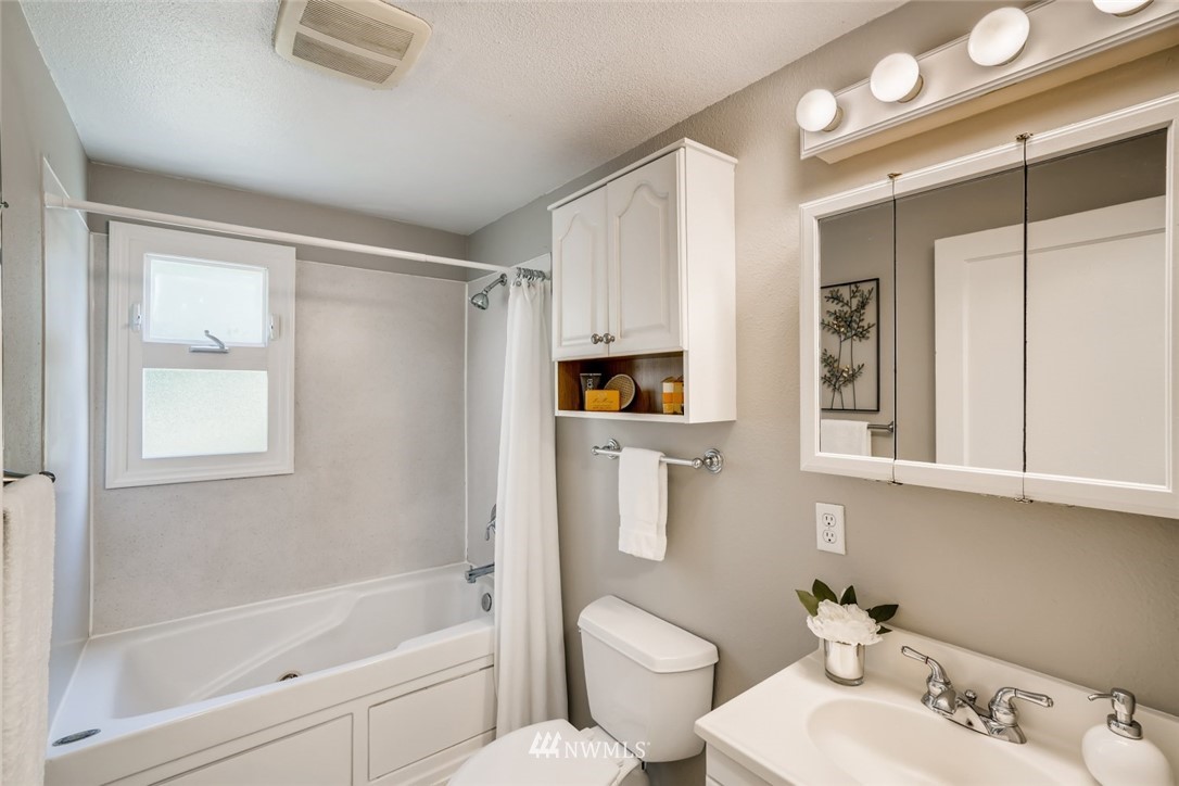 3616 Southeast 6th Street Renton, WA 98058 - Photo 14 of 24 Gallery Image 14
