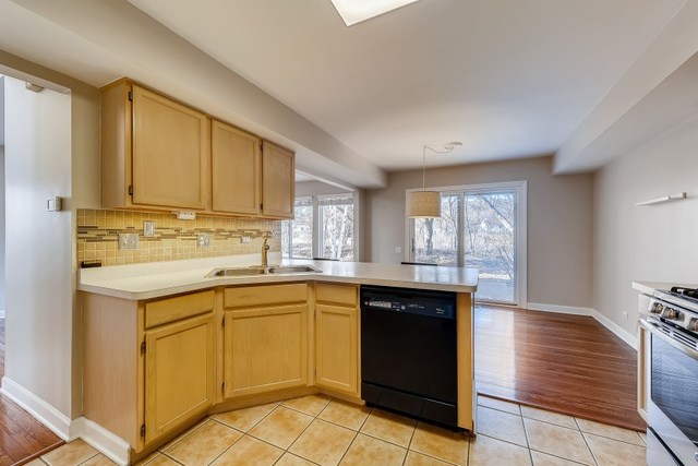 367 Locksley Drive Streamwood, IL 60107 - Photo 3 of 17