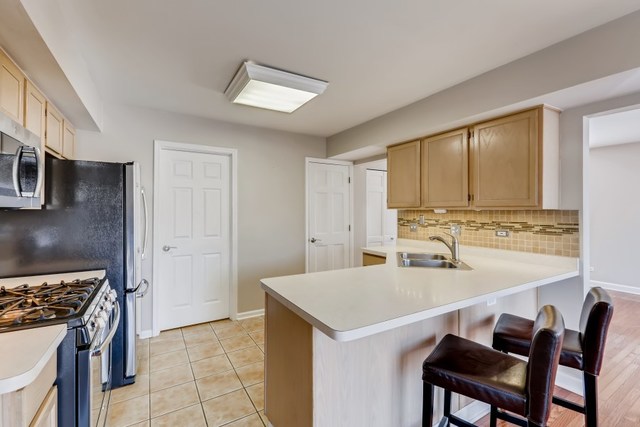 367 Locksley Drive Streamwood, IL 60107 - Photo 5 of 17