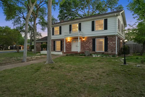$925,000 | 4101 Far W Boulevard, Austin, TX 78731