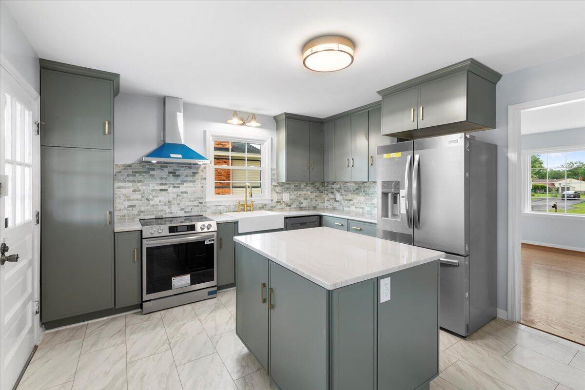 5904 Plantation Road Roanoke, VA 24019 - Photo 12 of 65 14-14