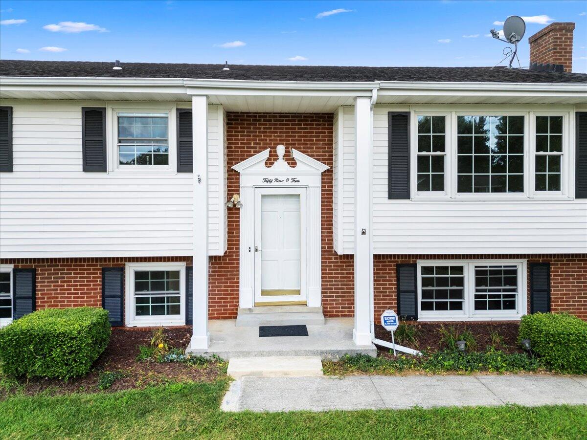 5904 Plantation Road Roanoke, VA 24019 - Photo 4 of 65 06-6