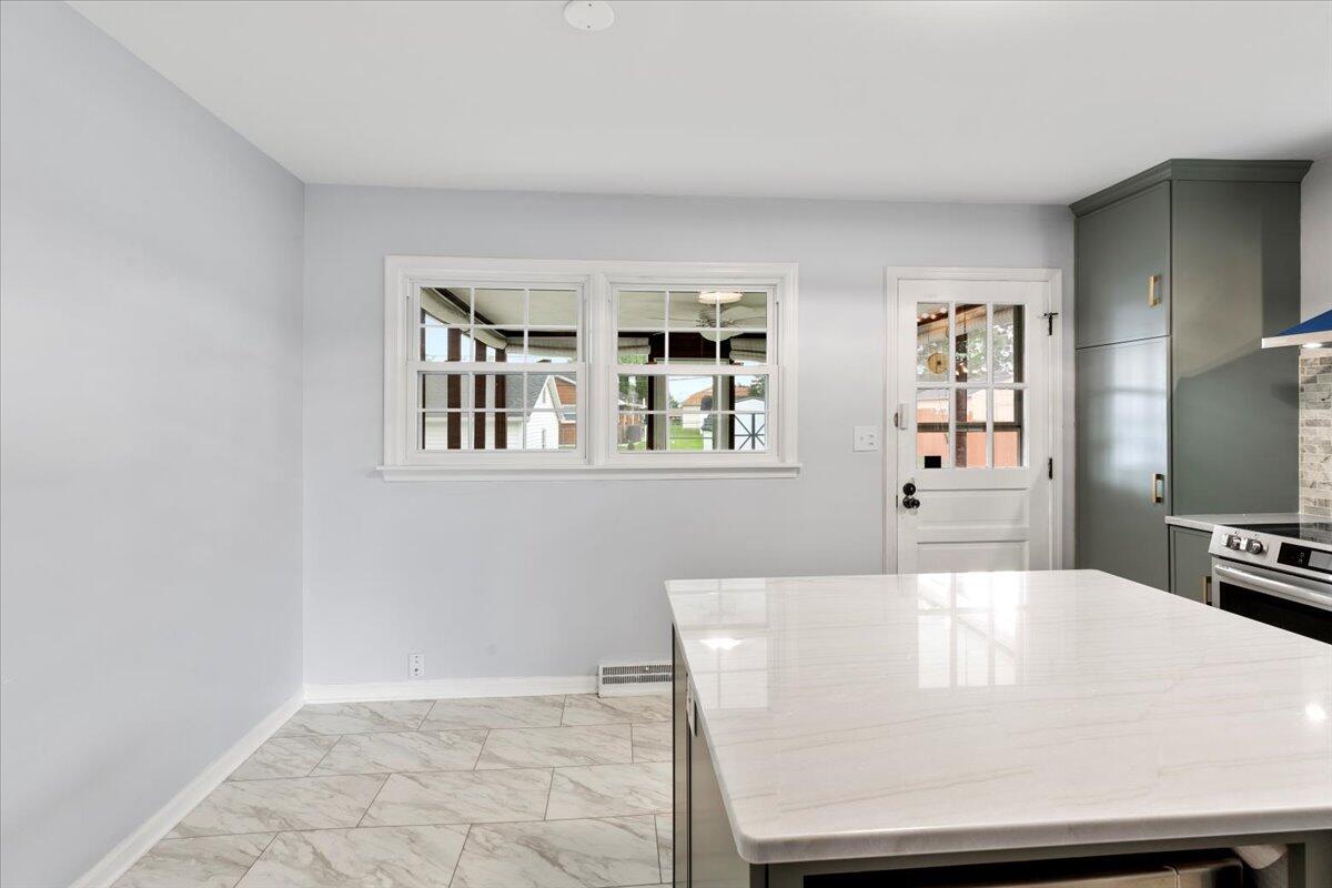 5904 Plantation Road Roanoke, VA 24019 - Photo 10 of 65 12-12