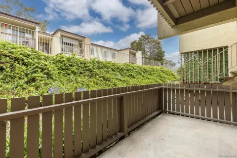$345,000 | 432 Edgehill Lane, Unit 157, Oceanside, CA 92054