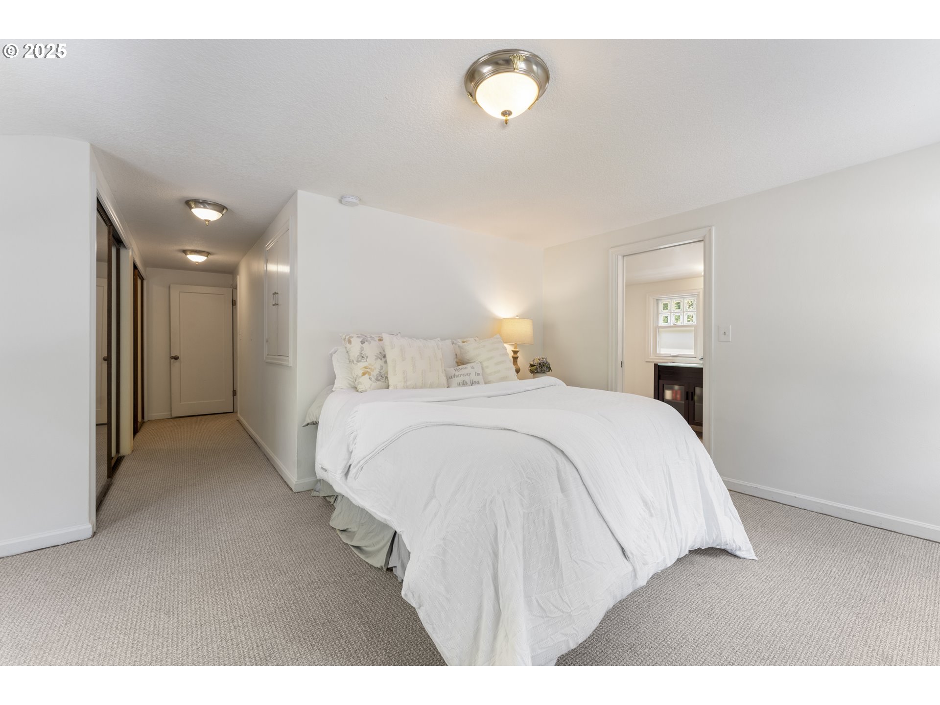 1604 Country Club Road Lake Oswego, OR 97034 - Photo 23 of 47 Owner's Suite Bedroom