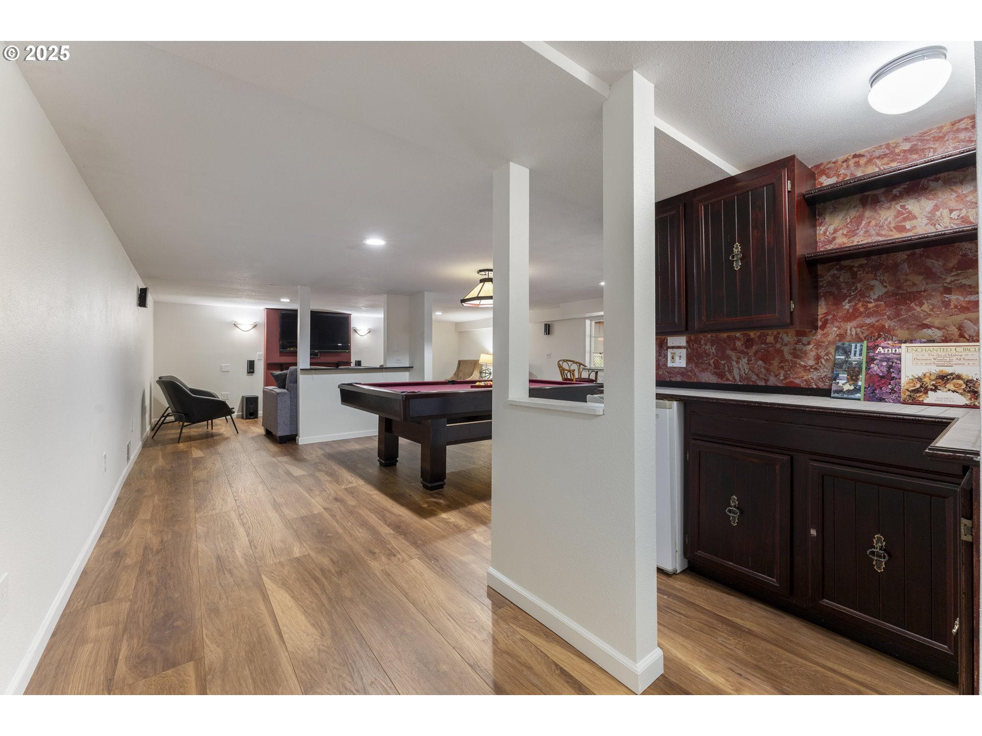 1604 Country Club Road Lake Oswego, OR 97034 - Photo 31 of 47 Kitchen/Family Room